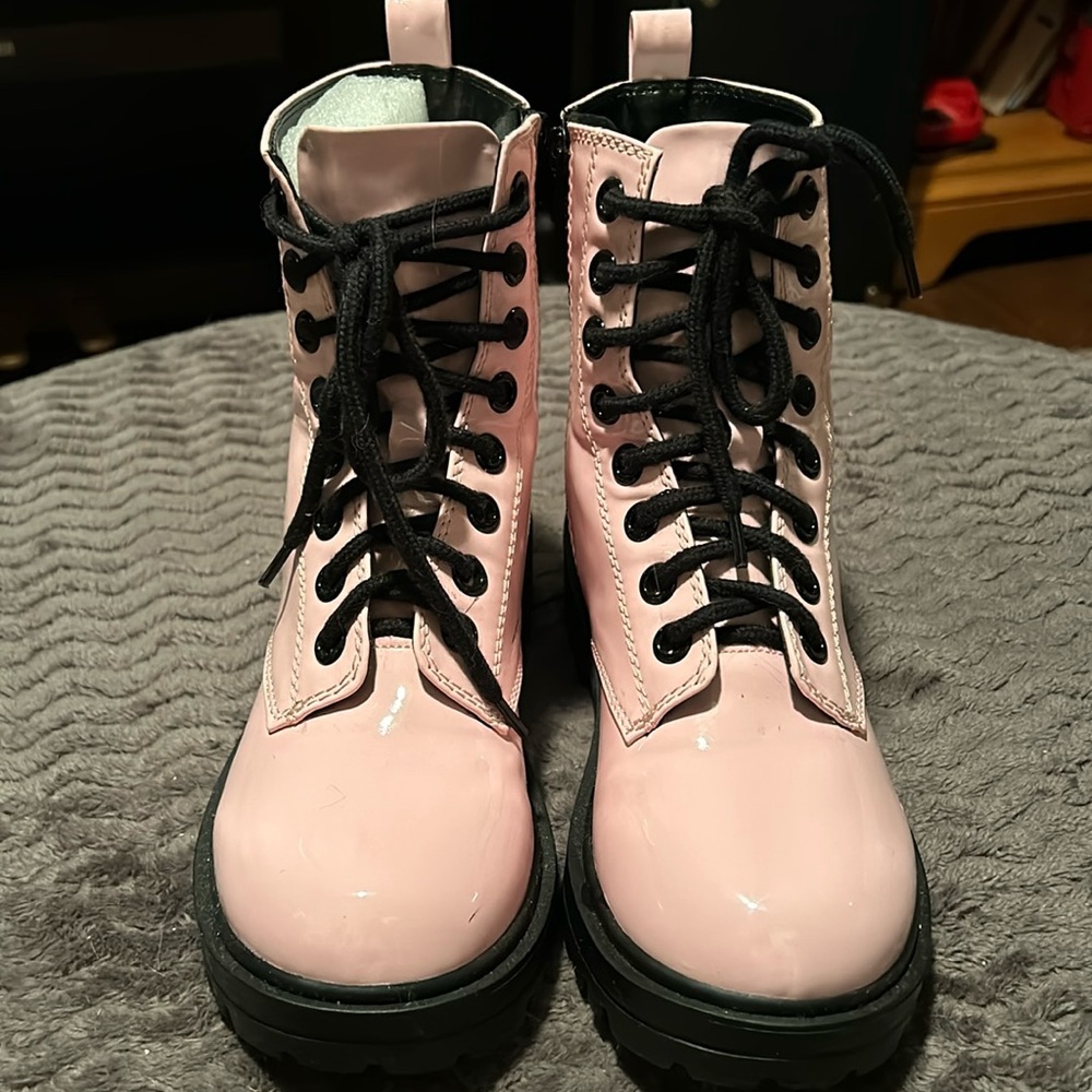 SODA Lace Up Girls Combat Boots, pink patent, size 7